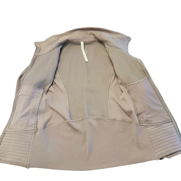 Lululemon Zip Up Radiant II Jacket Violet Verbena Womens M NWT EXPIRED COLOR! - Picture 7 of 12